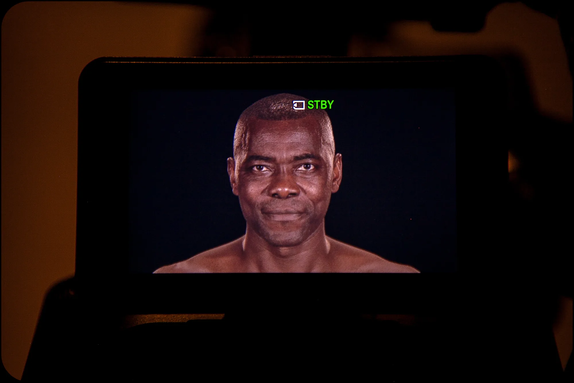 Visage montré sur un écran